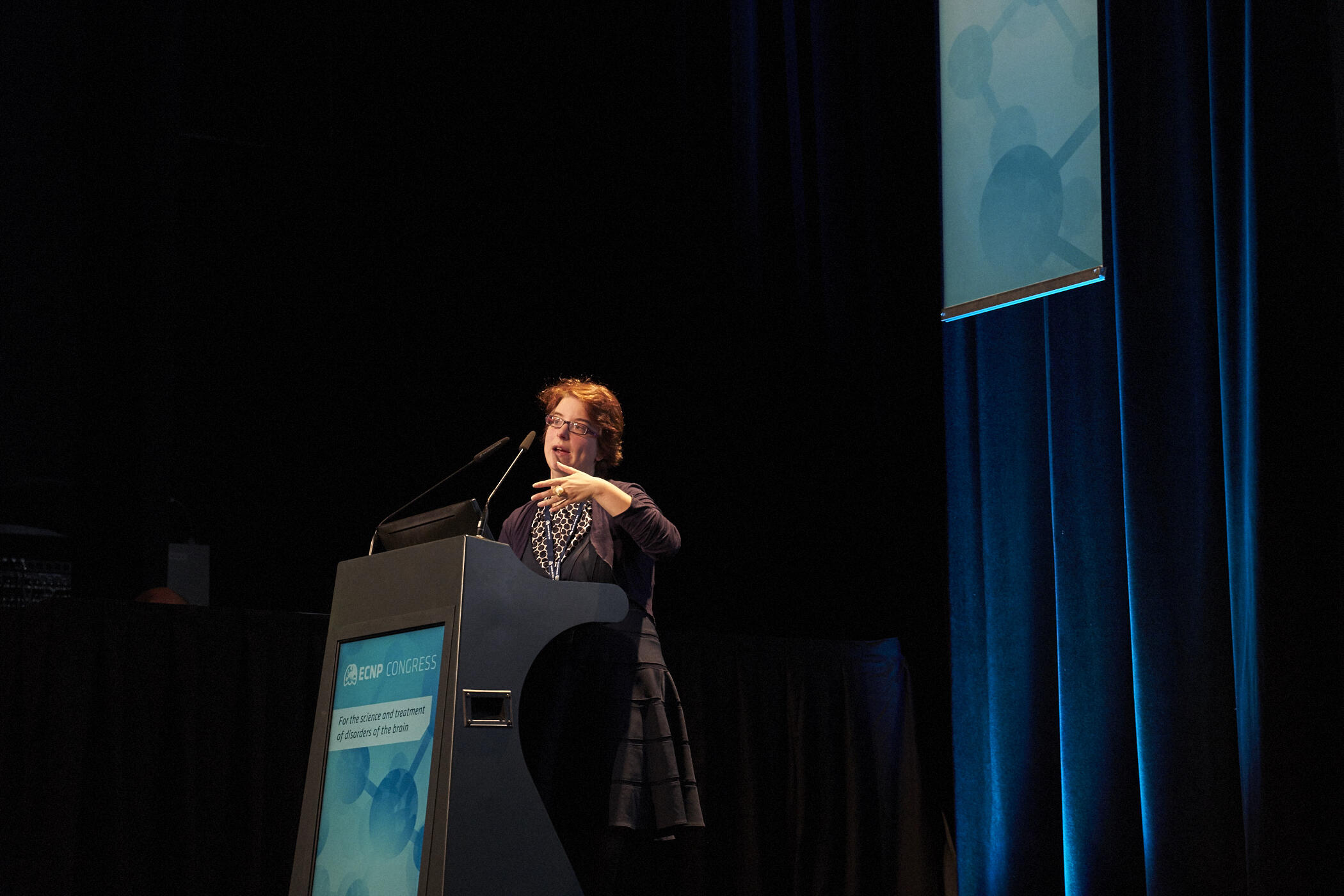 Dr Degenhardt Franziska presenting